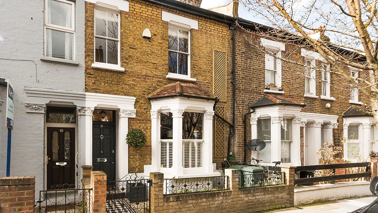 Leak Damaging a Neighbour's Flat: Who's Responsible & What to Do Now